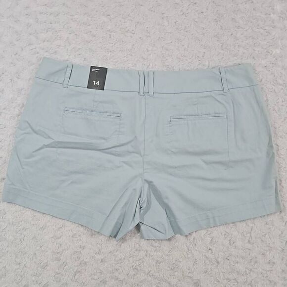 The limited women's size14 light blue, easy short chino short 4' inseam NWT - Picture 4 of 5